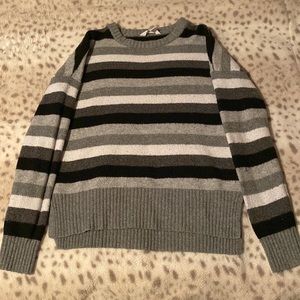 A really cute and cozy look and feel, who doesn’t love an oversized sweater.